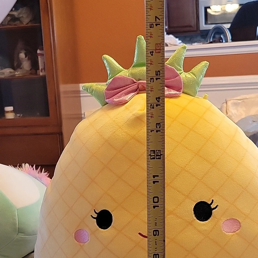 SQUISHMALLO Maui the Pinapple - Picture 7 of 8